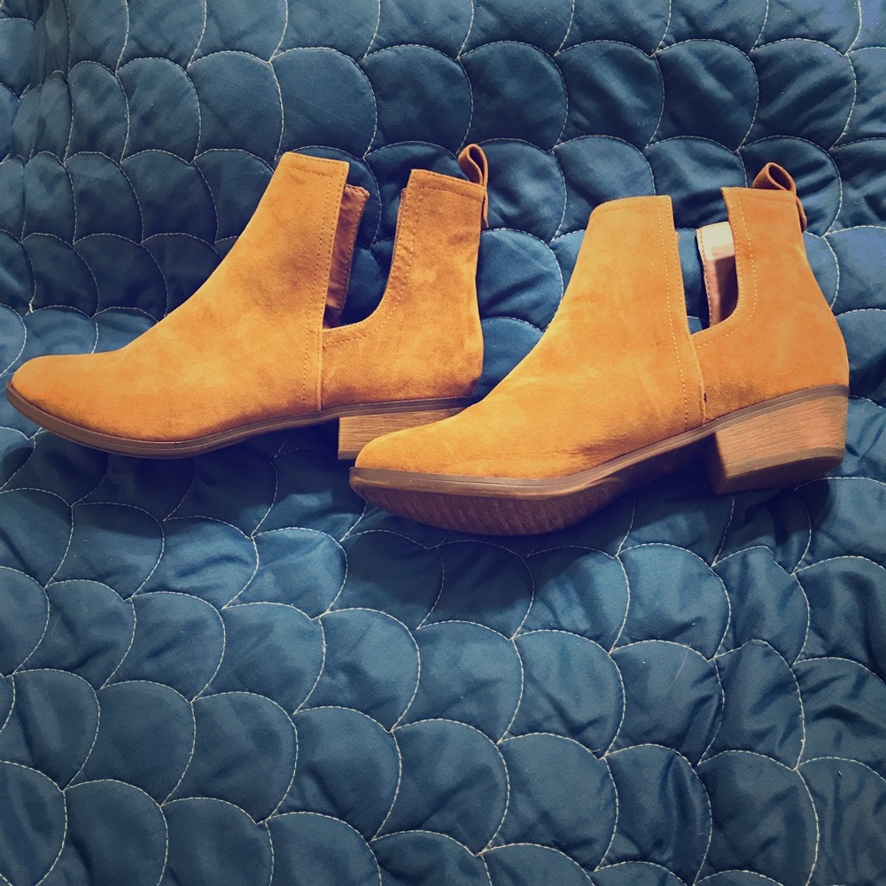 Ankle boots never worn